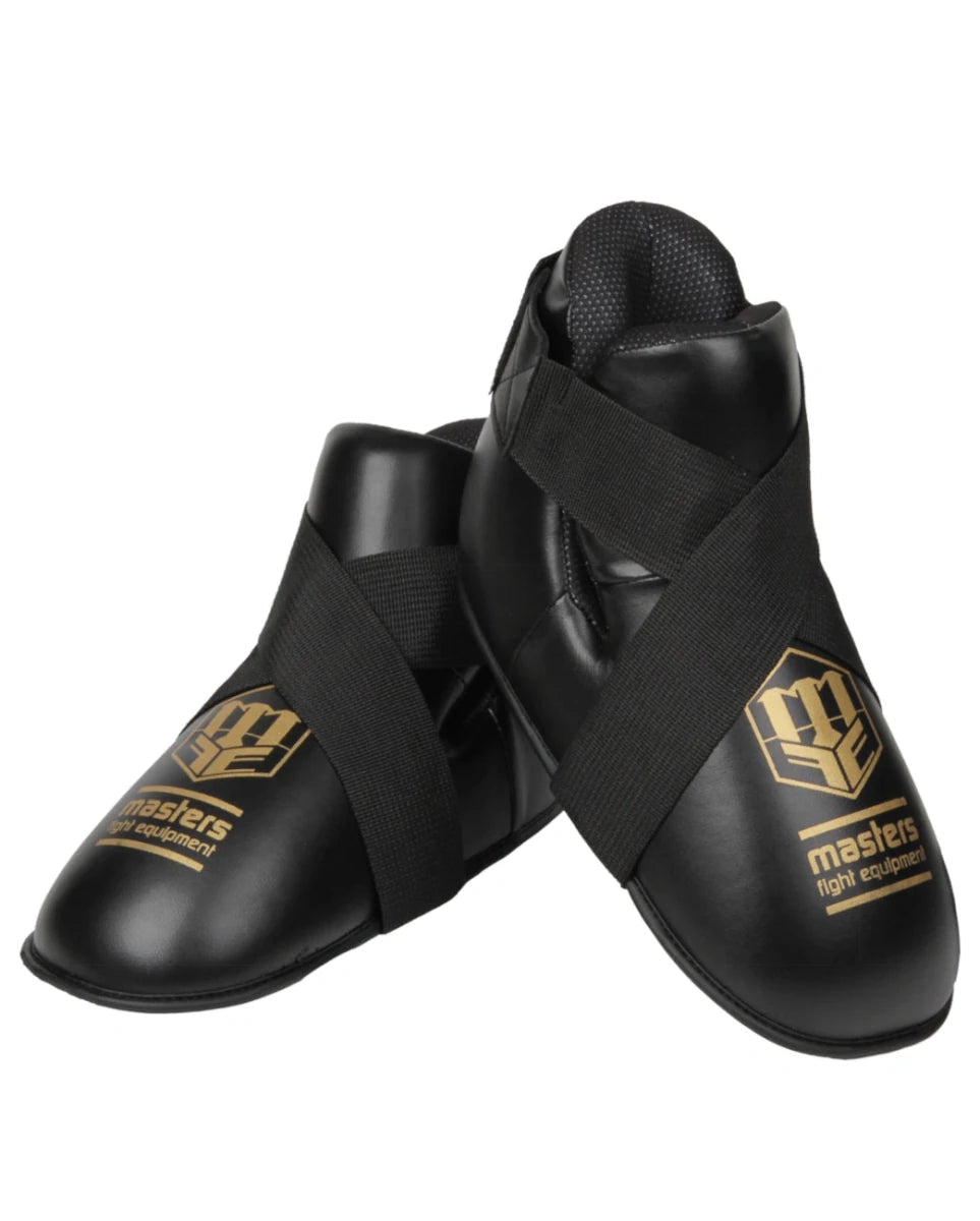 Pár černých ochranných bot pro Kick Boxing Masters schválený WAKO