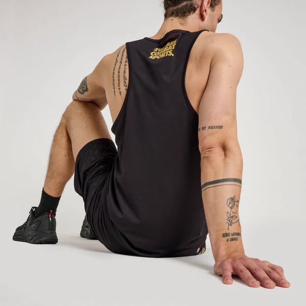 Close-up of the variable weave of the technical fabric in the black Leone DNA tank top