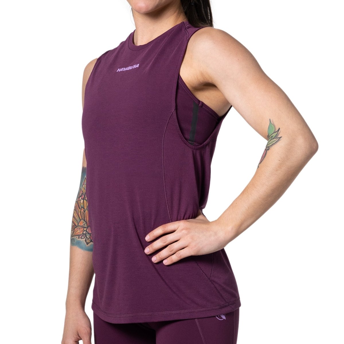 Vista frontal de la camiseta deportiva de tirantes Hayabusa Lightweight de mujer en color vino