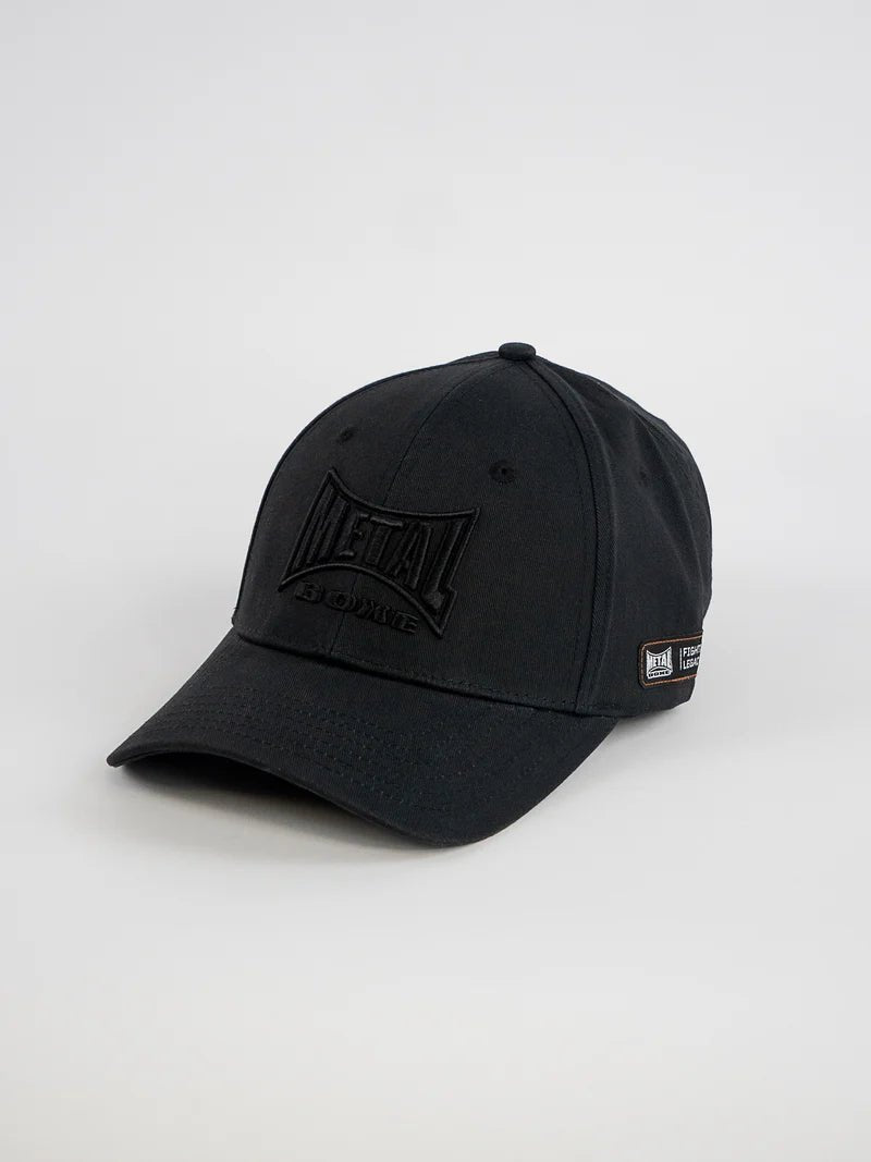 Vista frontal de la gorra Metal Boxing negra con logo 3D bordado en relieve
