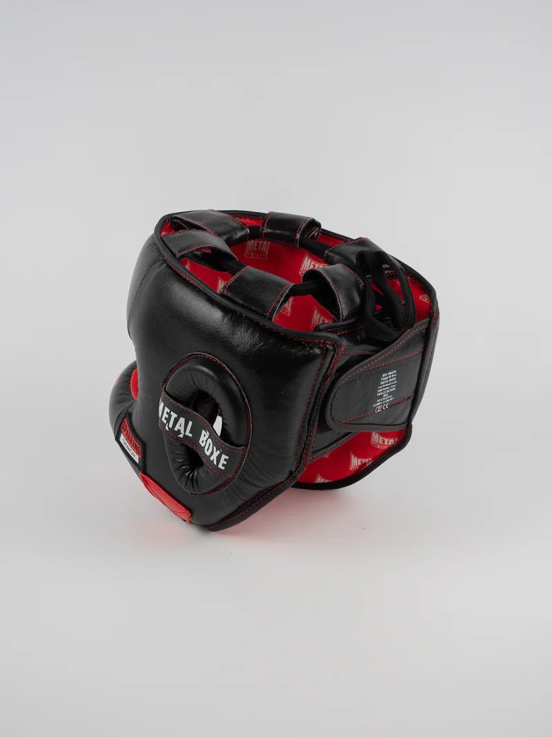 Vista trasera del casco profesional Metal Boxe con sistema de ajuste por cordones