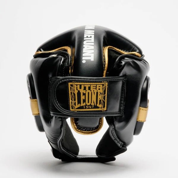 Detalle trasero del casco LEONE x IUTER con resistente cierre de velcro ajustable