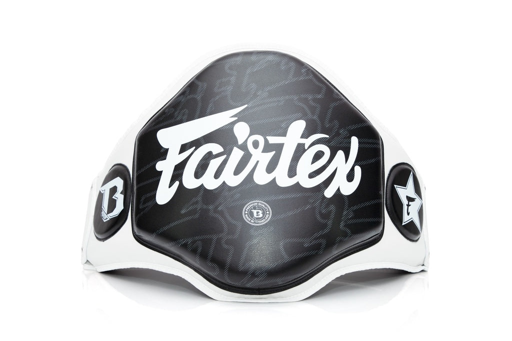 Белый профессиональный ремень FXB Fairtex с логотипами Fairtex и Booster