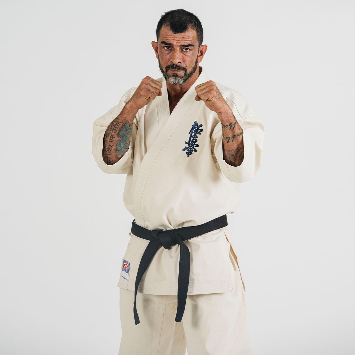 Detalle del tradicional tejido pesado Karategi Yantsu blanco de 14oz.