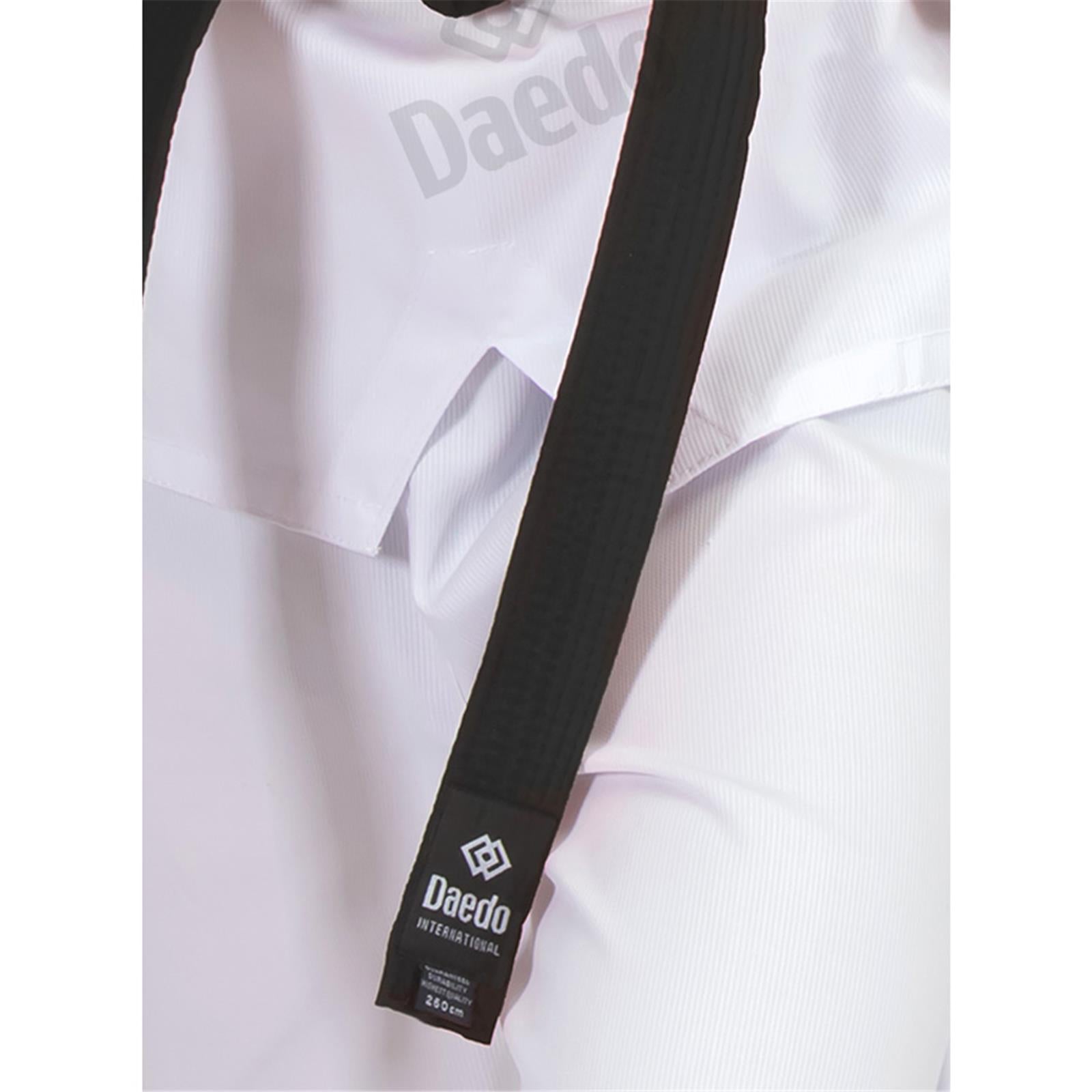Dobok de Taekwondo DAEDO Cuello Negro Estampado en la Espalda
