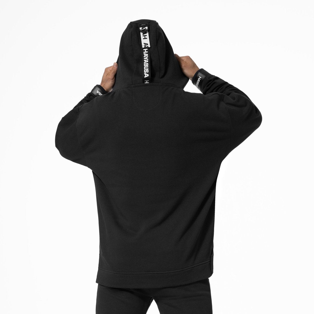 Tampak belakang Hayabusa Midweight Pullover Sweater hitam, memperlihatkan oversized fit dan clean hood