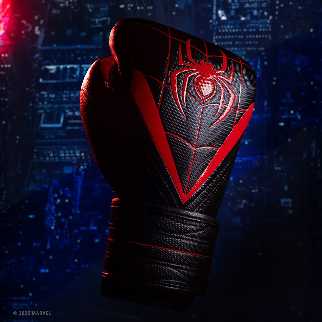 Vista da luva única Hayabusa Marvel Miles Morales, detalhe do couro Vylar® e fecho Dual-X®