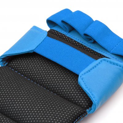Detalle de la palma abierta de los guantes de grappling Adidas Ju Jitsu azules
