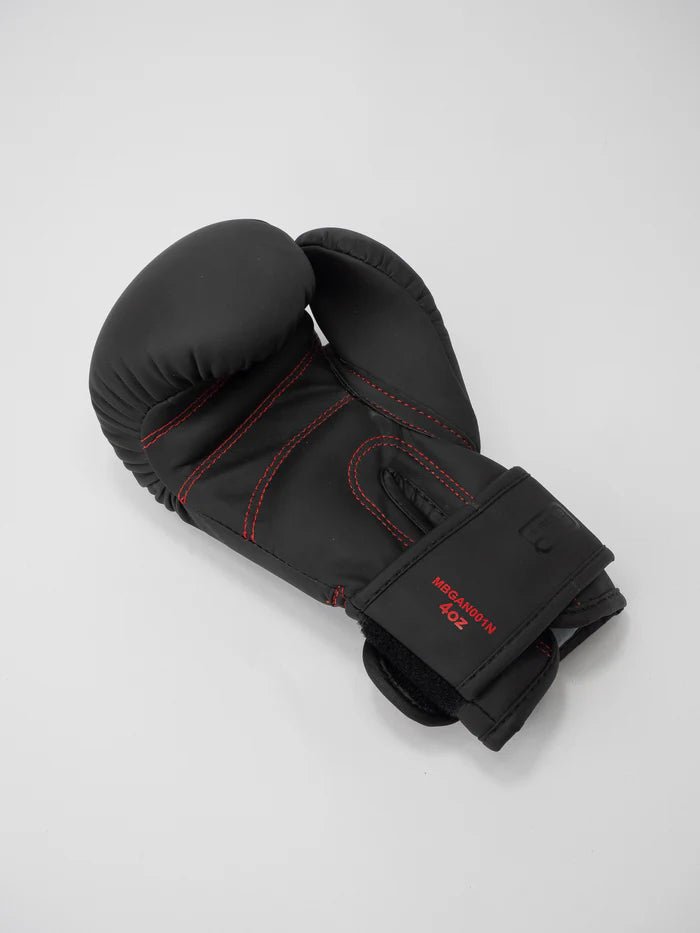 Vista da palma das luvas Metal Boxe Mini Black, foco no ajuste ergonômico para crianças