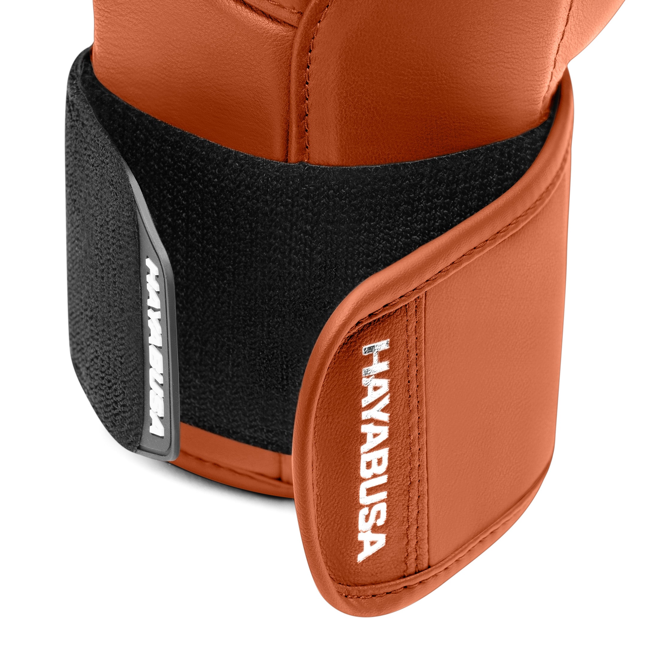 Vista frontale del guantone arancione Hayabusa T3 Kanpeki