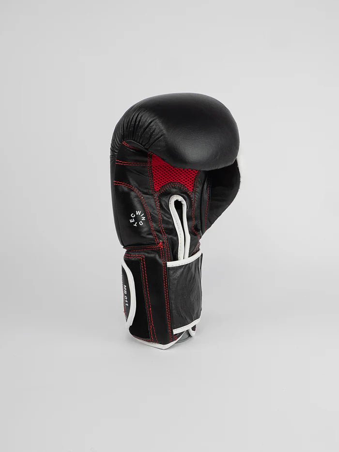 Detalhe da palma ventilada WindTec das luvas profissionais Metal Boxe Leather Sparring