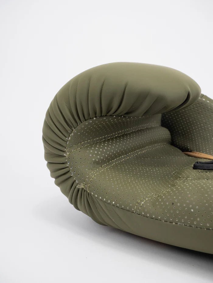 Detalhe da palma ventilada WindTec das luvas de boxe militar Khaki Metal