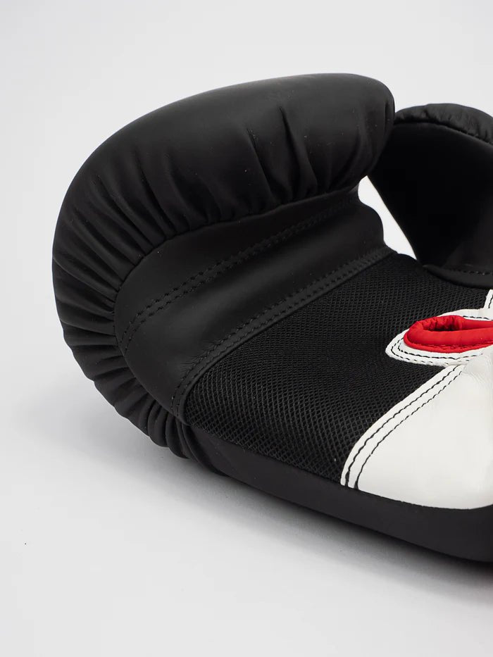 Vista da palma ventilada Windtec das luvas Metal Boxing Ergo 90, detalhe de fecho de velcro