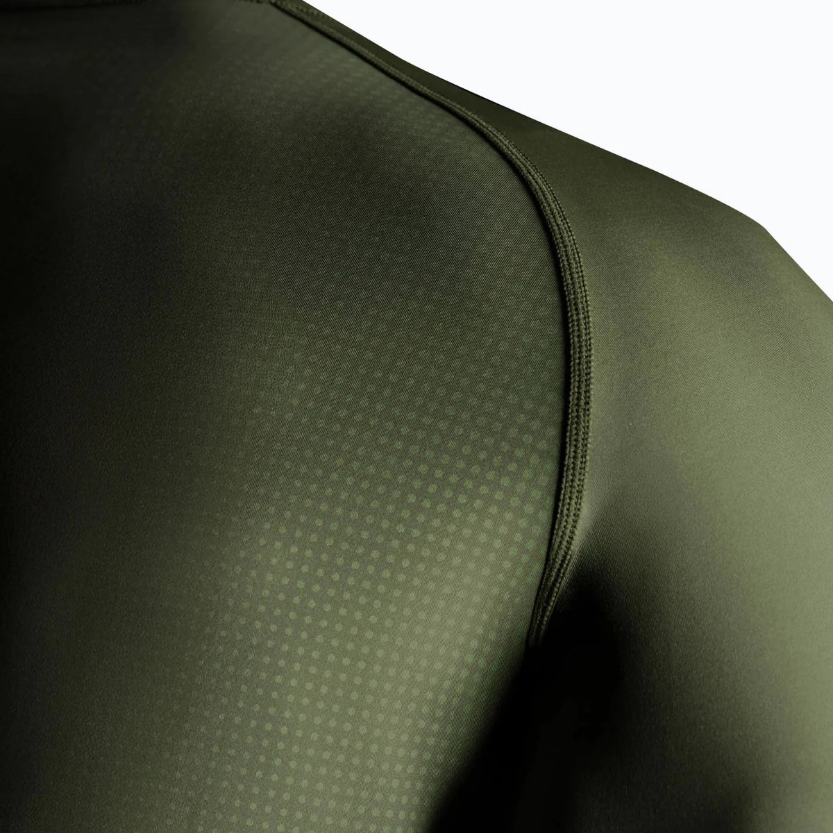 Rash guard transpirable Hayabusa Core en color verde.