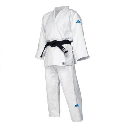 Vista frontal completa Judogi Adidas J730 Champion III Slimfit blanco con logo celeste