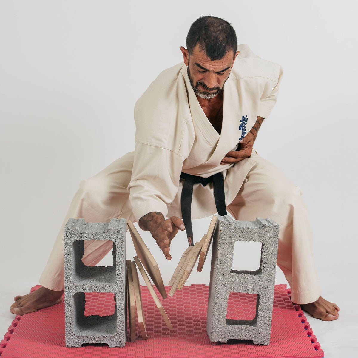 Particolare delle rifiniture artigianali sulla giacca Yantsu in versione bianco vintage.