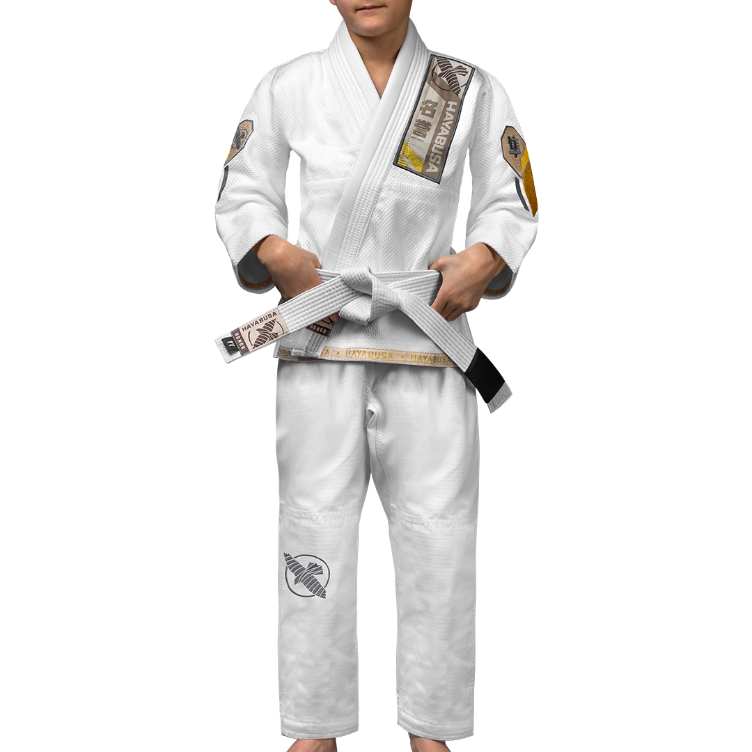 Vista frontale del kimono BJJ Hayabusa Ascend Youth bianco per bambini con cintura bianca