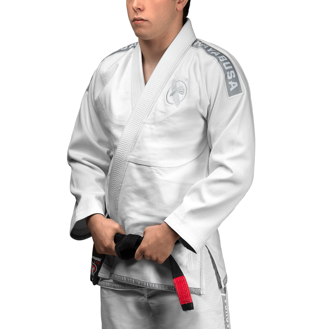 Vista frontal del kimono blanco Hayabusa Lightweight BJJ para competiciones IBJJF