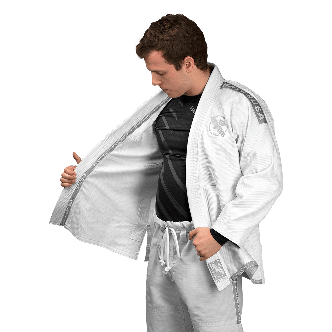 Vista del interior del cuello reforzado del kimono Hayabusa blanco