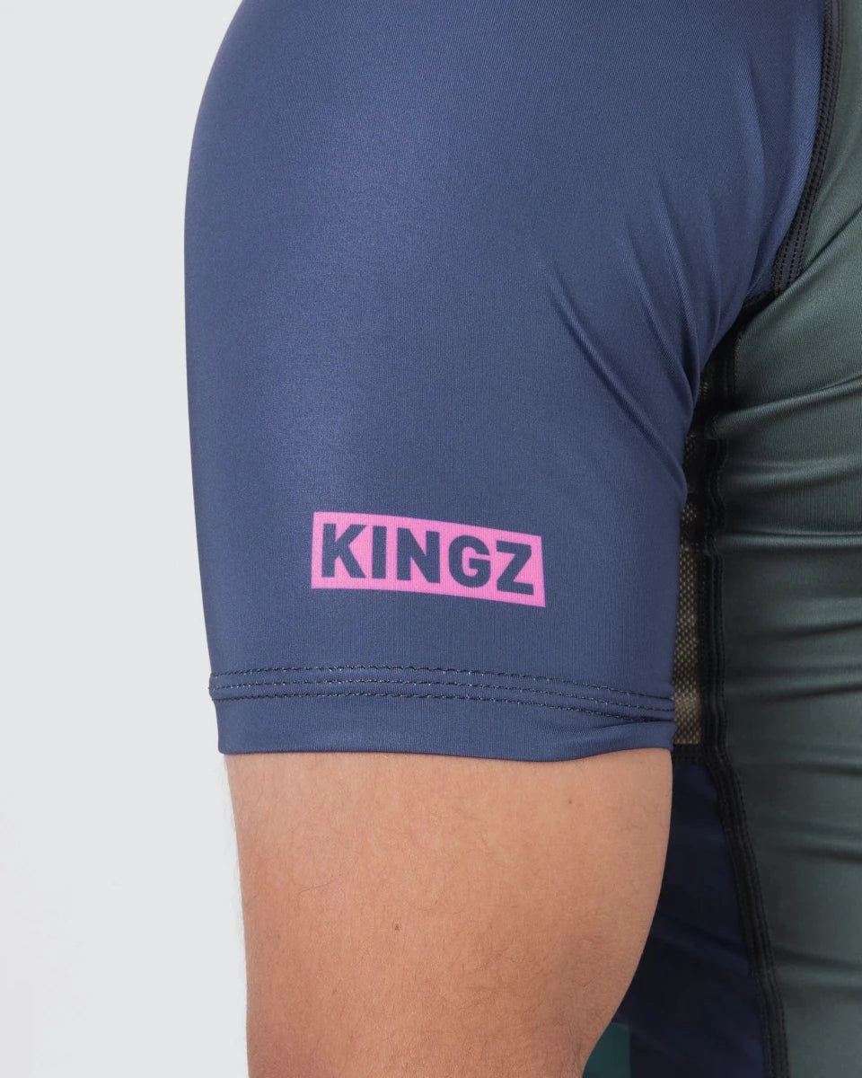 Detalhe do tecido técnico de poliéster e spandex do rashguard Kingz Draft