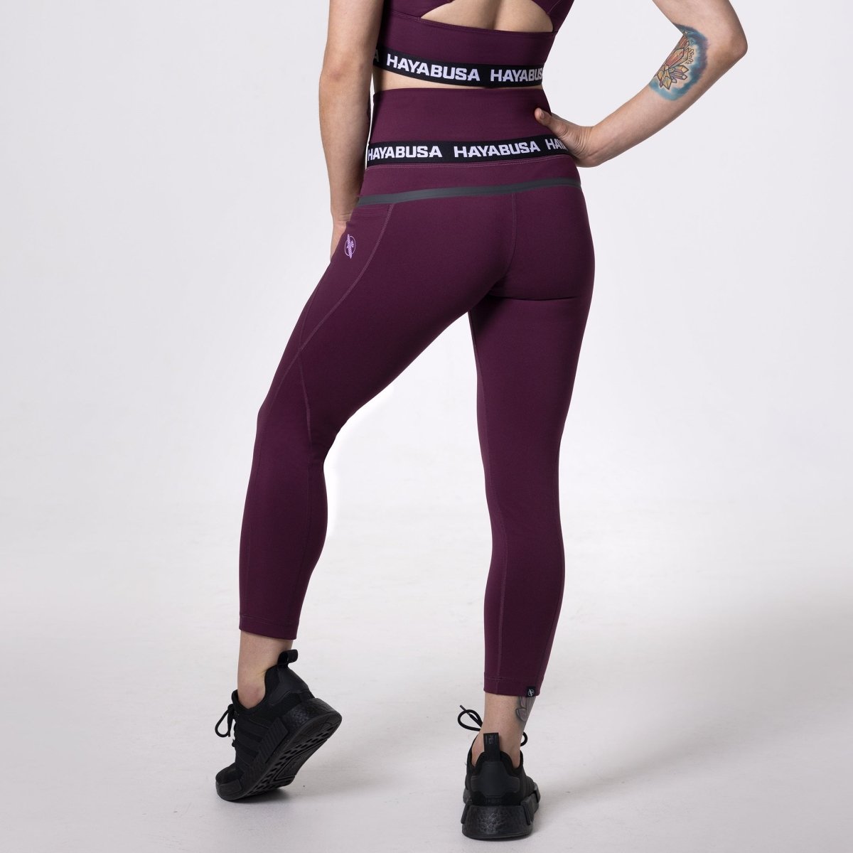 Vue arrière du legging 3/4 Hayabusa couleur bordeaux, tissu doux comme du beurre