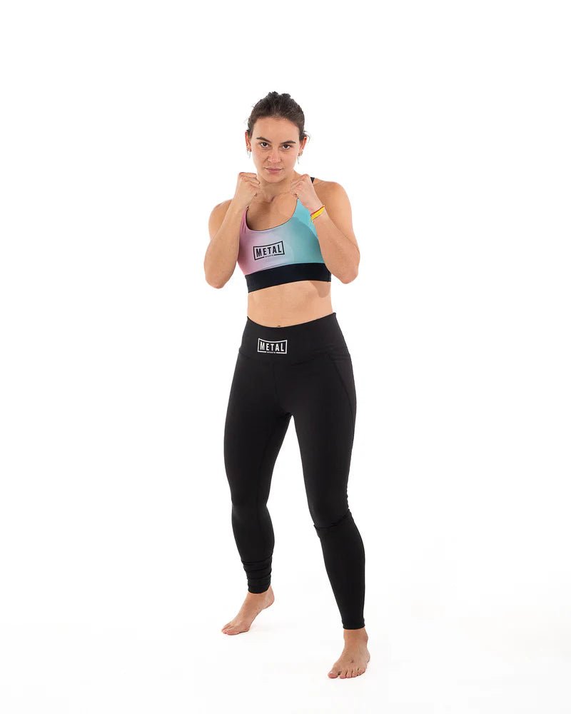 Détail de la matière technique et des coutures du legging de compression Metal Boxe
