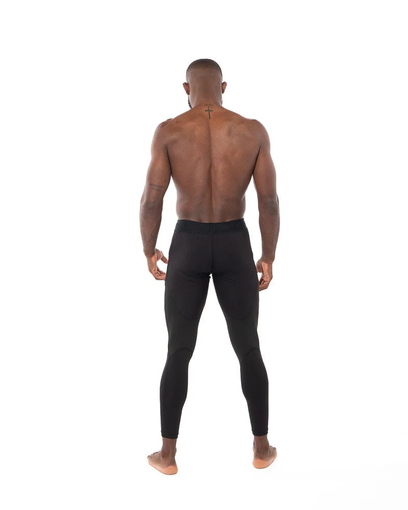Vista trasera mallas Metal Boxing hombre negras, ajuste ergonómico y sujeción muscular