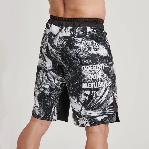 Détail arrière de la ceinture noire du short LEONE x IUTER MMA, avec une vue nette sur le panneau central arrière