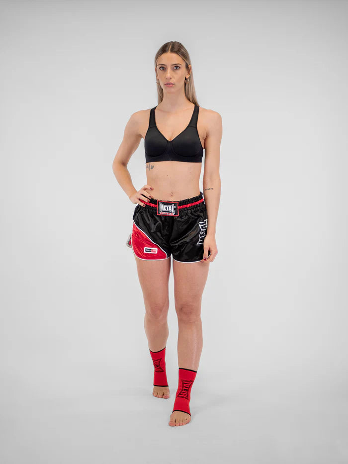 shorts-kickboxing-muay-thai-metal-boxe-club-line-negro-rojo-mujer-detalle-lateral