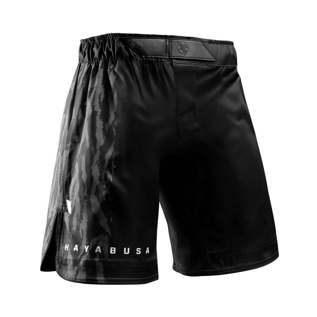 Vista frontal do short preto Hayabusa Apex Full-Length MMA, short de corte clássico para luta
