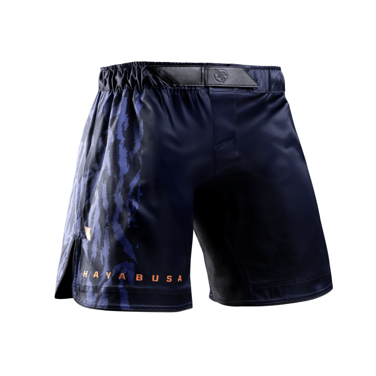 Vista frontal de los pantalones cortos azules de MMA Hayabusa Apex Mid-Thigh con cierre a presión