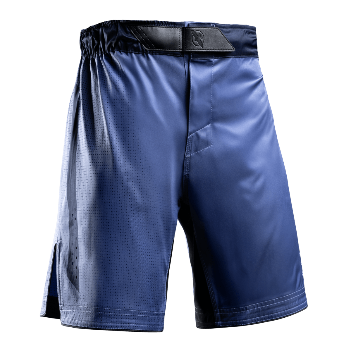 Vista frontal de los pantalones cortos azules de MMA Hayabusa Core de longitud completa con cinturilla con cierre de silicona