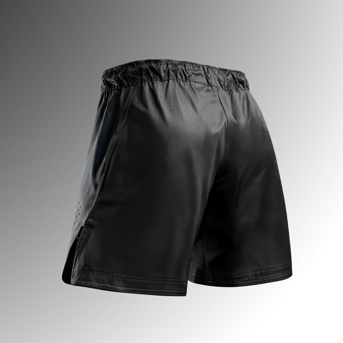 Zadní pohled na černé šortky Hayabusa Core Mid-Thigh MMA z tkaniny odolné proti roztržení pro No-Gi