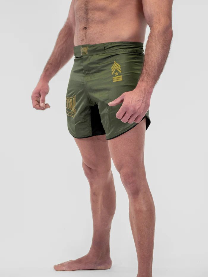 Détail de la fermeture Velcro et insert Lycra pour short militaire MMA Metal Boxing