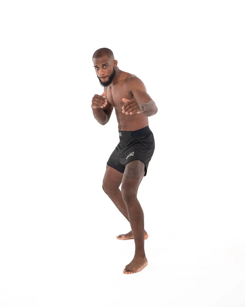 Vista laterale pantaloncini MMA Metal Boxe neri dettaglio inserto stretch interno gamba