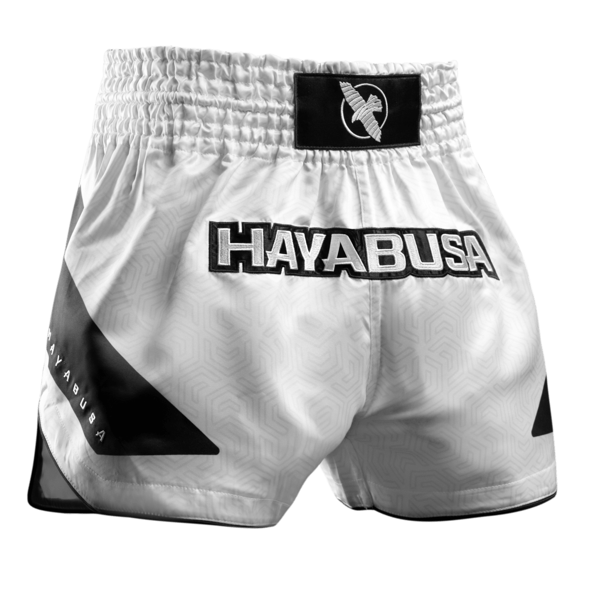 Pantalón corto blanco Hayabusa Core Muay Thai visto de frente en tejido satinado