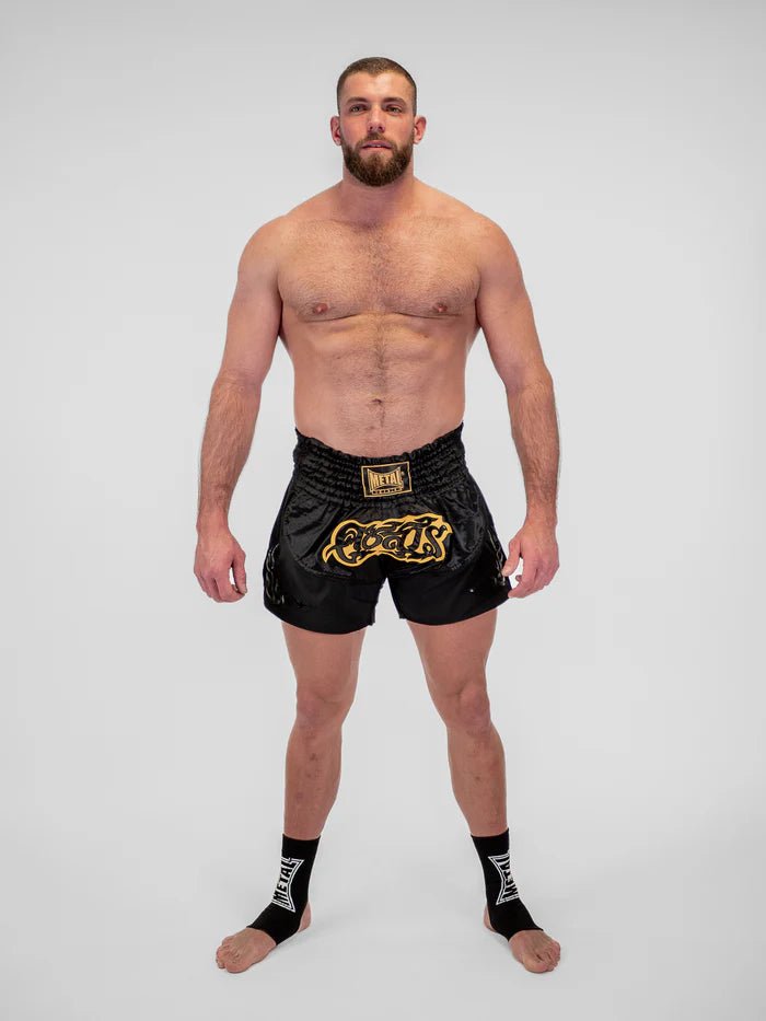 Detail technické látky a povrchových úprav černých pánských kraťasů Metal Boxing Muay Thai