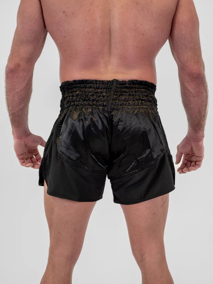 Pohled zezadu Pánské kickboxerské šortky Metal Boxing Lumpinee černý ergonomický střih