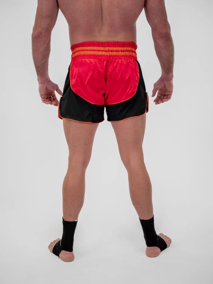 Pohled zezadu Pánské kickboxerské šortky Metal Boxing Lumpinee červený elastický pás