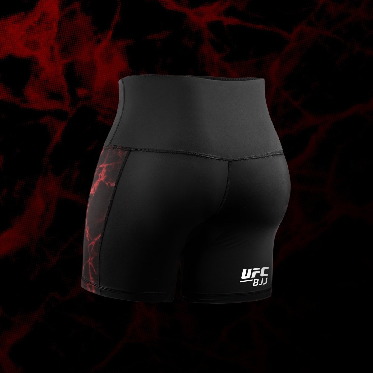 Vista trasera del pantalón corto femenino Vale Tudo UFC negro y rojo, corte de compresión