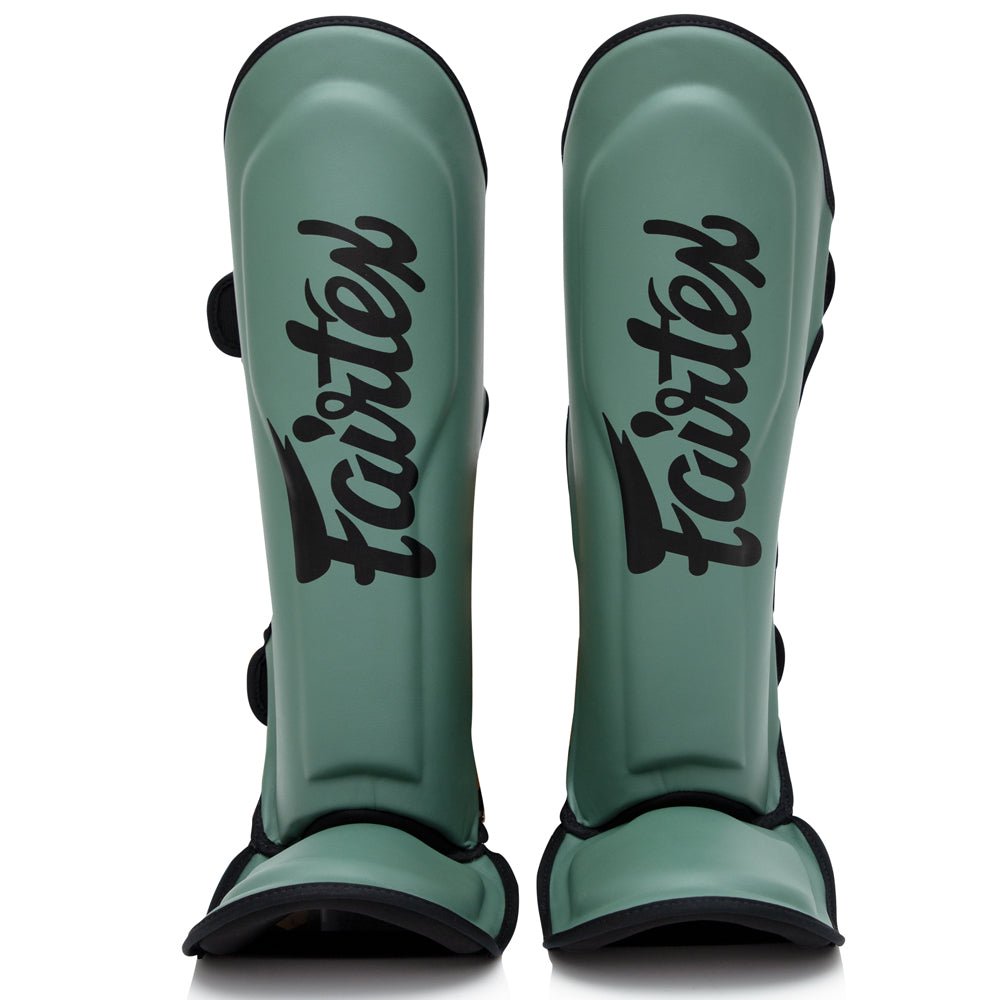 Espinillera FXB Fairtex en color verde militar con acolchado multicapa