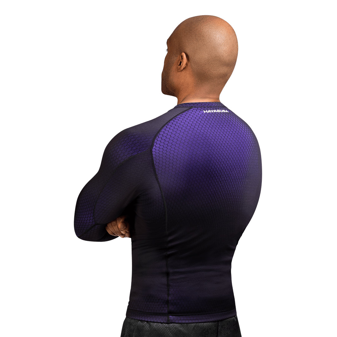 Vista trasera de la lycra Hayabusa Fusion negra/morada, protección total de la piel en el tatami