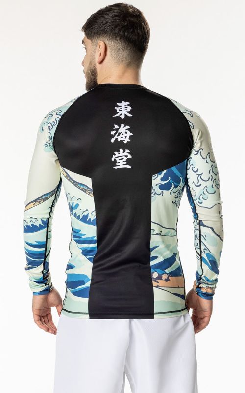 Vista traseira do protetor de erupção Tokaido Tsunami, corte de compressão slim fit