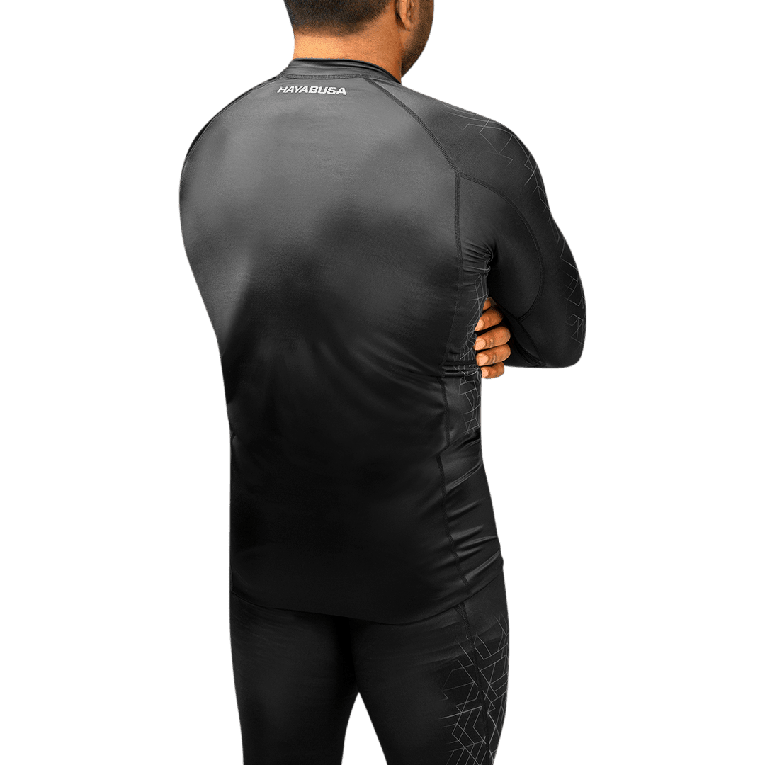 Vista traseira do rashguard cinza Hayabusa Geo, design ergonômico e protetor
