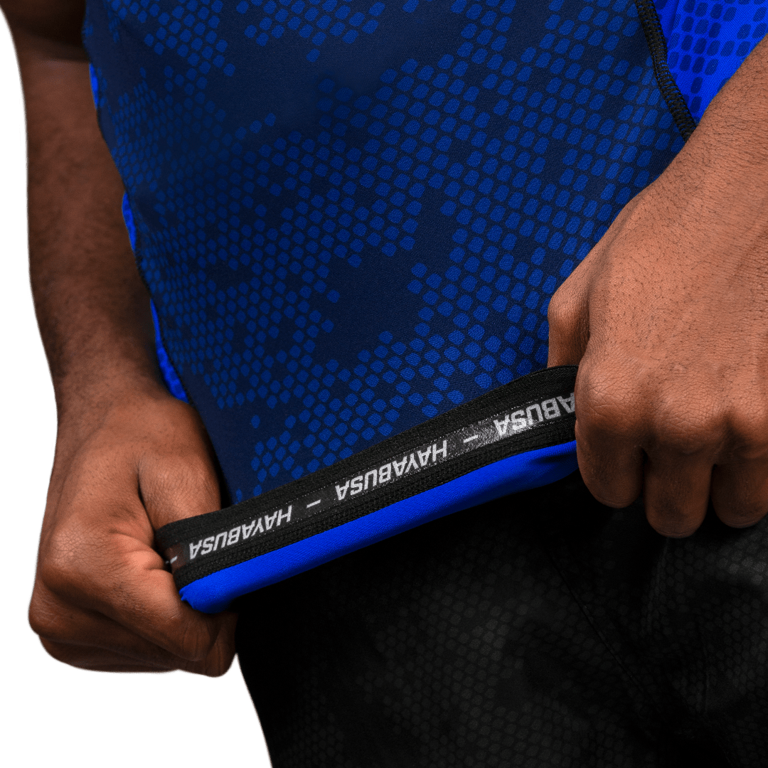Détail d'écriture interne Hayabusa du rashguard bleu classé approuvé par l'IBJJF