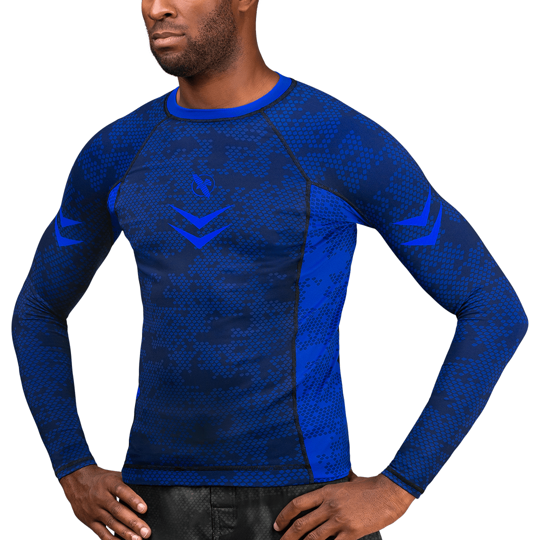 Vista frontal de la lycra azul clasificada de Hayabusa, compatible con IBJJF para cinturones azules