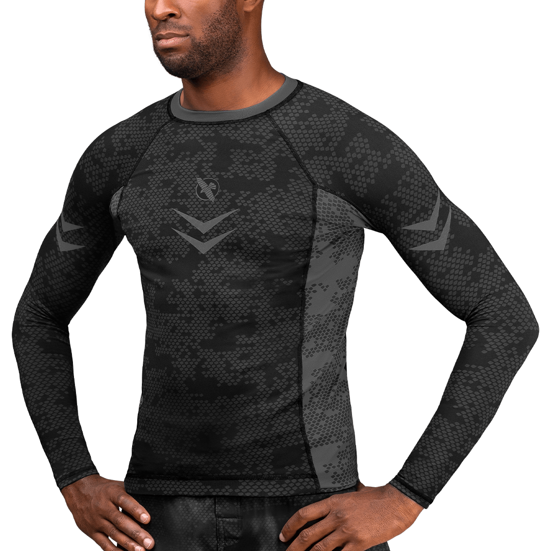 Vista frontal del lycra negro Hayabusa Clasificado, aprobado para cinturones negros