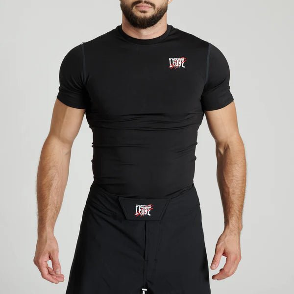 Widok z przodu czarnego rashguarda Leone 1947 Primal Instinct z kompresyjnego materiału