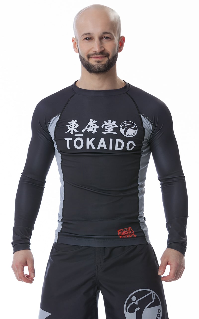 rashguard tokaido manica lunga colore nero con contrasti grigi.