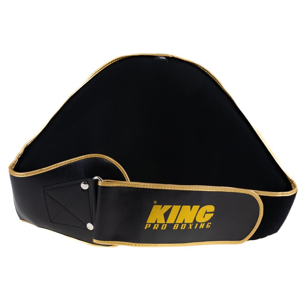 Detalle del sistema de cierre y soporte lumbar del cinturón profesional King Pro Boxing